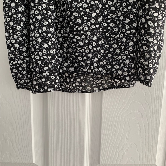 Black and White Top with Smocked Sleeves NWOT - Picture 5 of 9